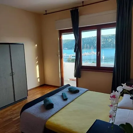 Rooms Bujol 라브