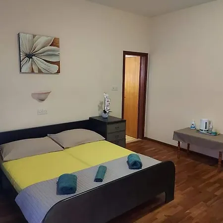 Rooms Bujol 게스트하우스 라브